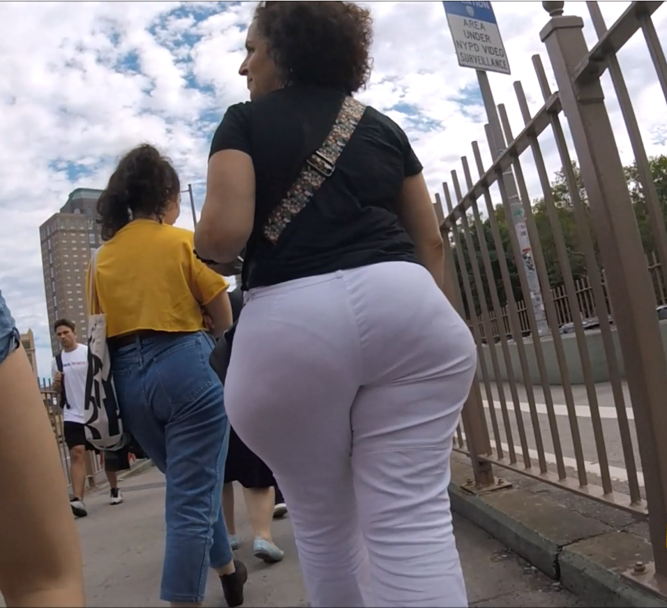 Epic Pearshaped GILF Booty in White Pants w VPL! – Phatassvision