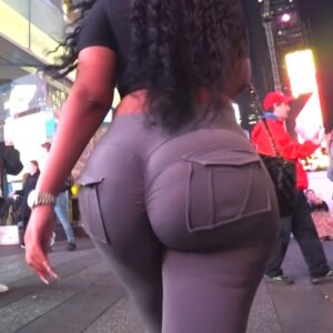 Amazing Melaninful Jiggle Booty Thottie in Gray Leggings!