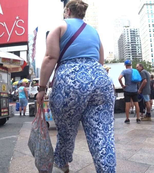 Thickest Jiggly Booty BBW PAWG Visitor in Blue!