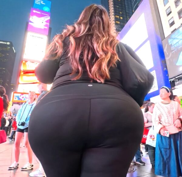 EPIC & Rare BBW Pear MILF in Gym Leggings!!! [PAWG Booty] 🥵🥵🥵