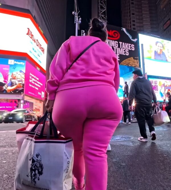 Wide Pear Abuelita in Pink Sweats w/ VPL!