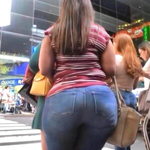 A Horsebooty Latina in Jeans!!vvvvvvvvv😩😩😩 [ COVID Candid]