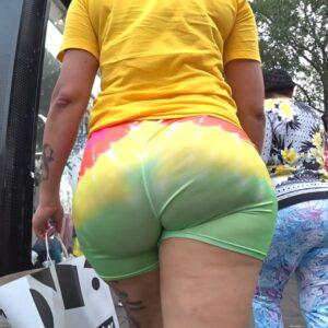 Pendulum Booty Latina Caught Walking!! 🥵🥵🥵