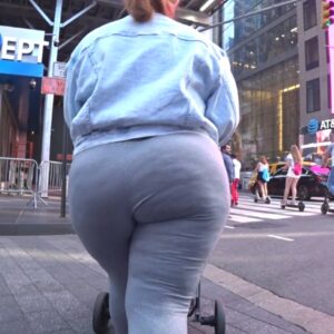 Thickest BBW Latina MILF Jiggle in Gray LEGGINGS!!! [Yes! She Was BACK!!!🤯🤯🤯]