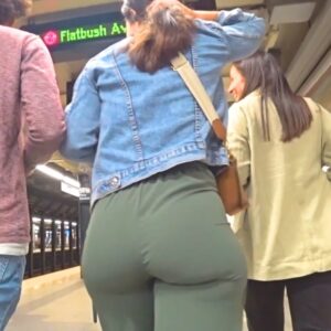 Insane Pearshaped Brazilian PAWG in Green Pants!!! [Part 2] 🤯🤯🤯