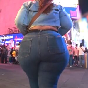 Megabooty Colombian Vlogger in Jeans Letting Me Rock!!!