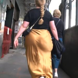 Extreme BBW PAWG Megabooty Cheekage in Golden Skirt!!! 🤯🤯🤯